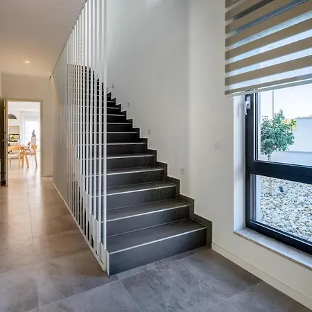펜션 New Haus Close To 밀나